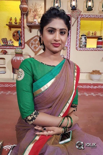 Praveena-Kadiyala-Gets-Adarsha-Mahila-Puraskaaram